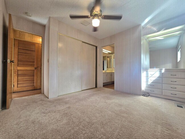 Building Photo - Light and Airy 2 Bedroom 2 Bath In Heather Glen Estates