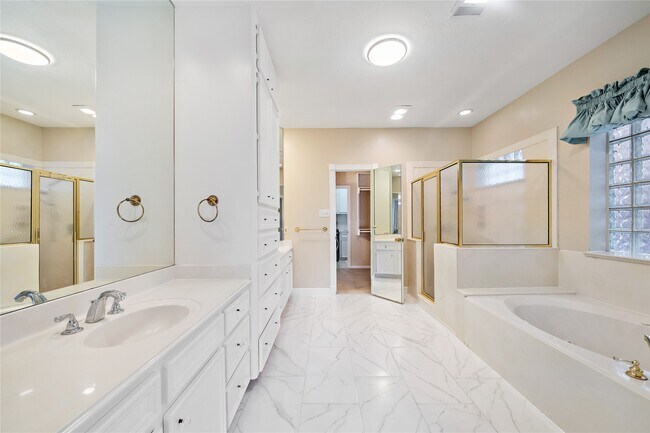 Building Photo - 13811 Muirfield Village Dr