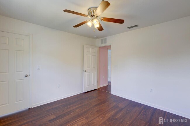 Building Photo - 101 Pearce Ln