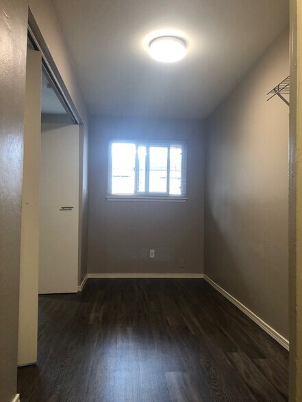 Building Photo - 3601 NE 73rd Pl