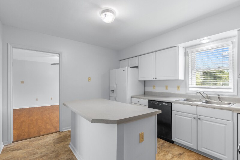 Building Photo - 736 Comet Dr