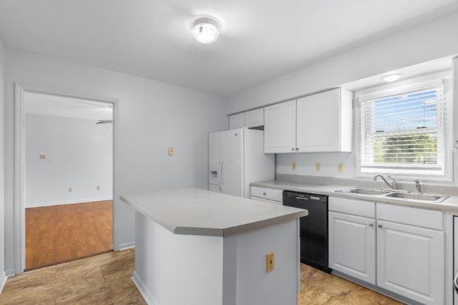 Building Photo - 736 Comet Dr