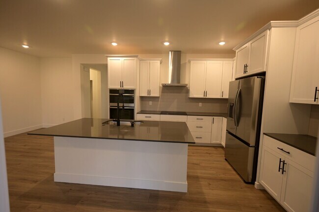 Building Photo - Beautiful New Home in Rolling Hills – Built in 2025