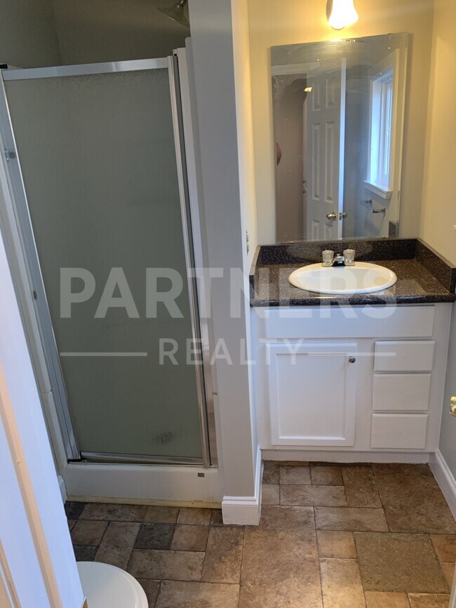 Building Photo - 121 Hanrick St