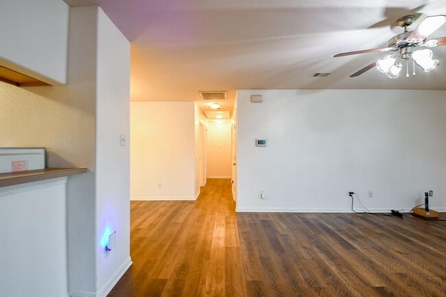 Building Photo - 712 Avenue F