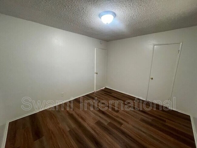 Building Photo - 1303 W 107th St