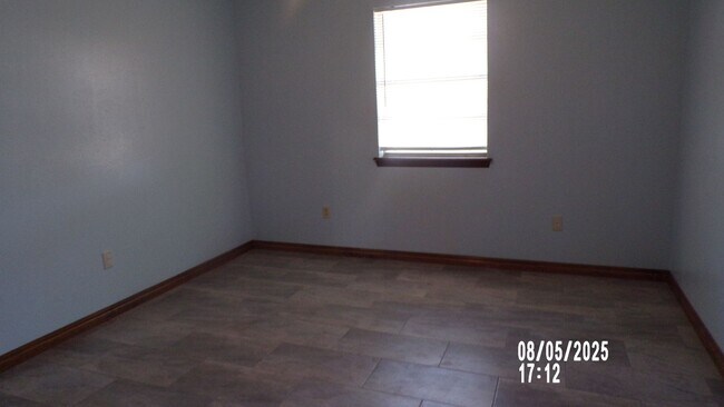 Building Photo - Fantastic Redo located in Terrace Hills.