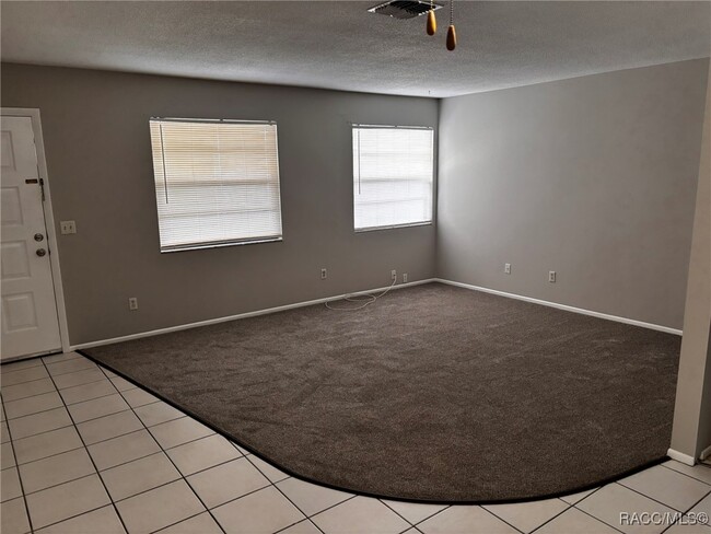 Building Photo - 2143 S Overview Dr