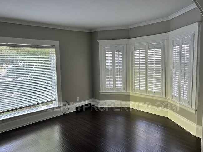 Building Photo - 711 Findlay St