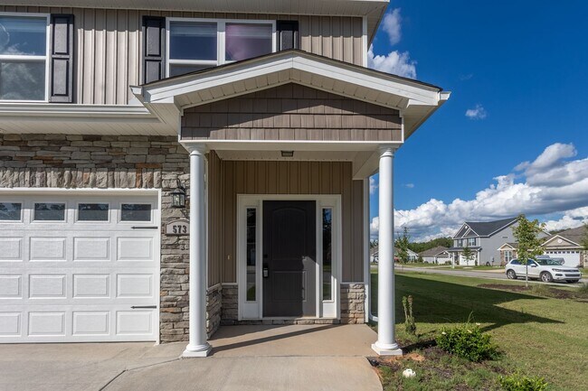 Building Photo - Welcome to Summerton Village!  $$ Ask about our free rent lease promo!