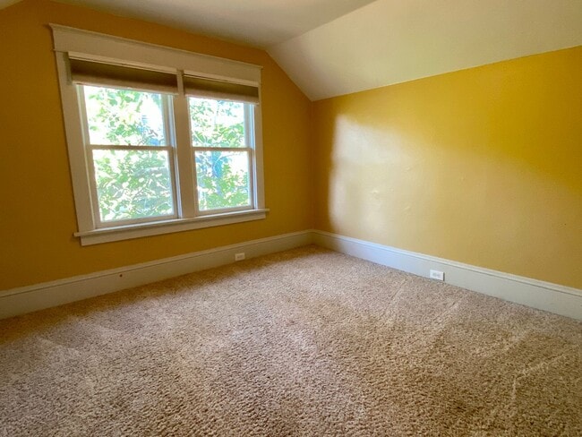 Building Photo - Gorgeous, remodeled 1925 Bungalow 4 bed 2 bath home