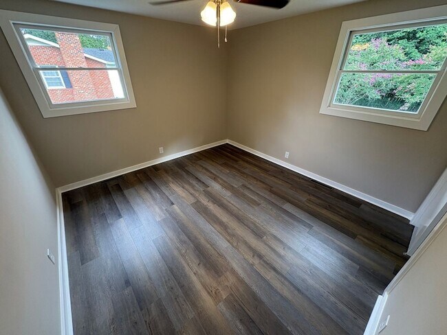 Building Photo - 1614 Shady Cir
