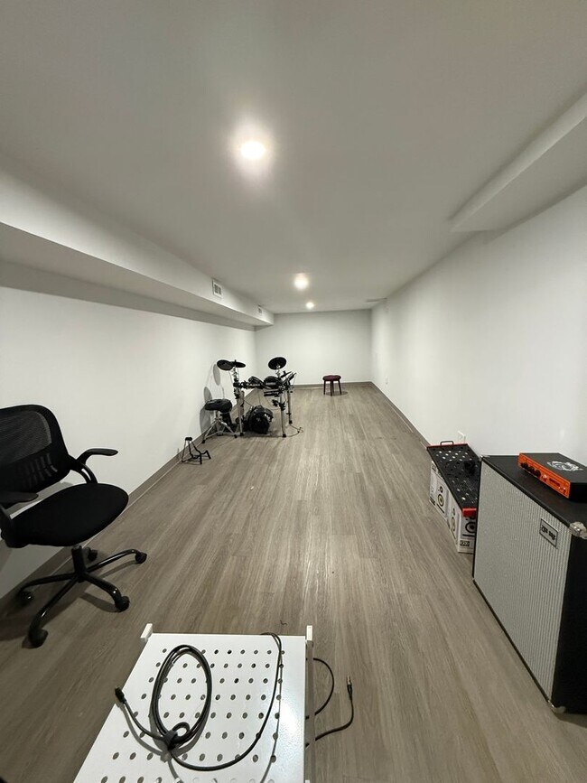 Building Photo - 1721 Mifflin St