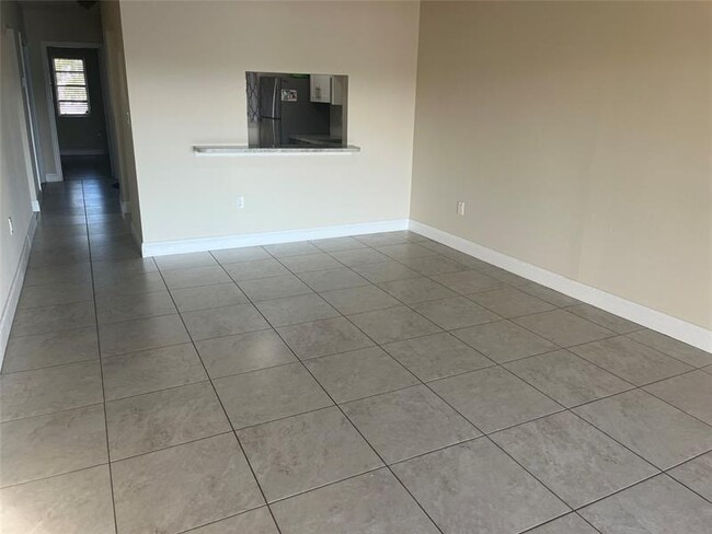 Building Photo - 5507 SW 24th Ave