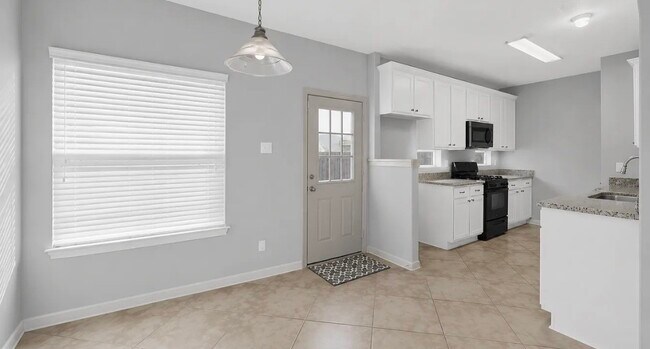 Building Photo - 1717 Don Alejandro