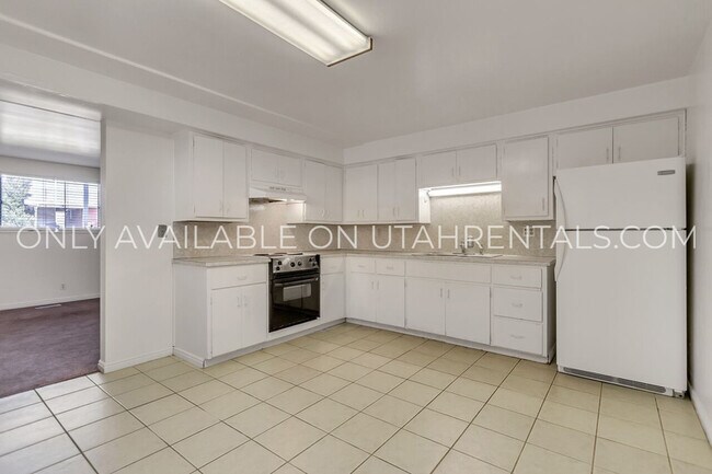 Building Photo - 185 W 2200 S