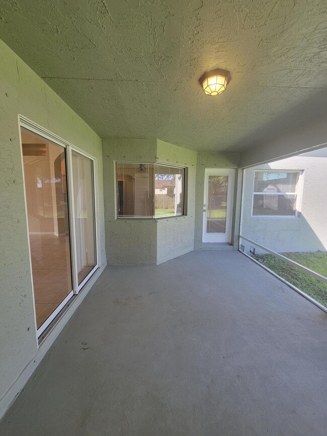 Building Photo - 3125 SW Dimattia St