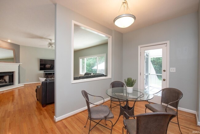 Building Photo - 3801 W Capilano Dr