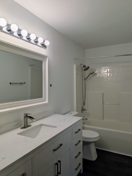 Building Photo - 200 Whispering Pine Pl