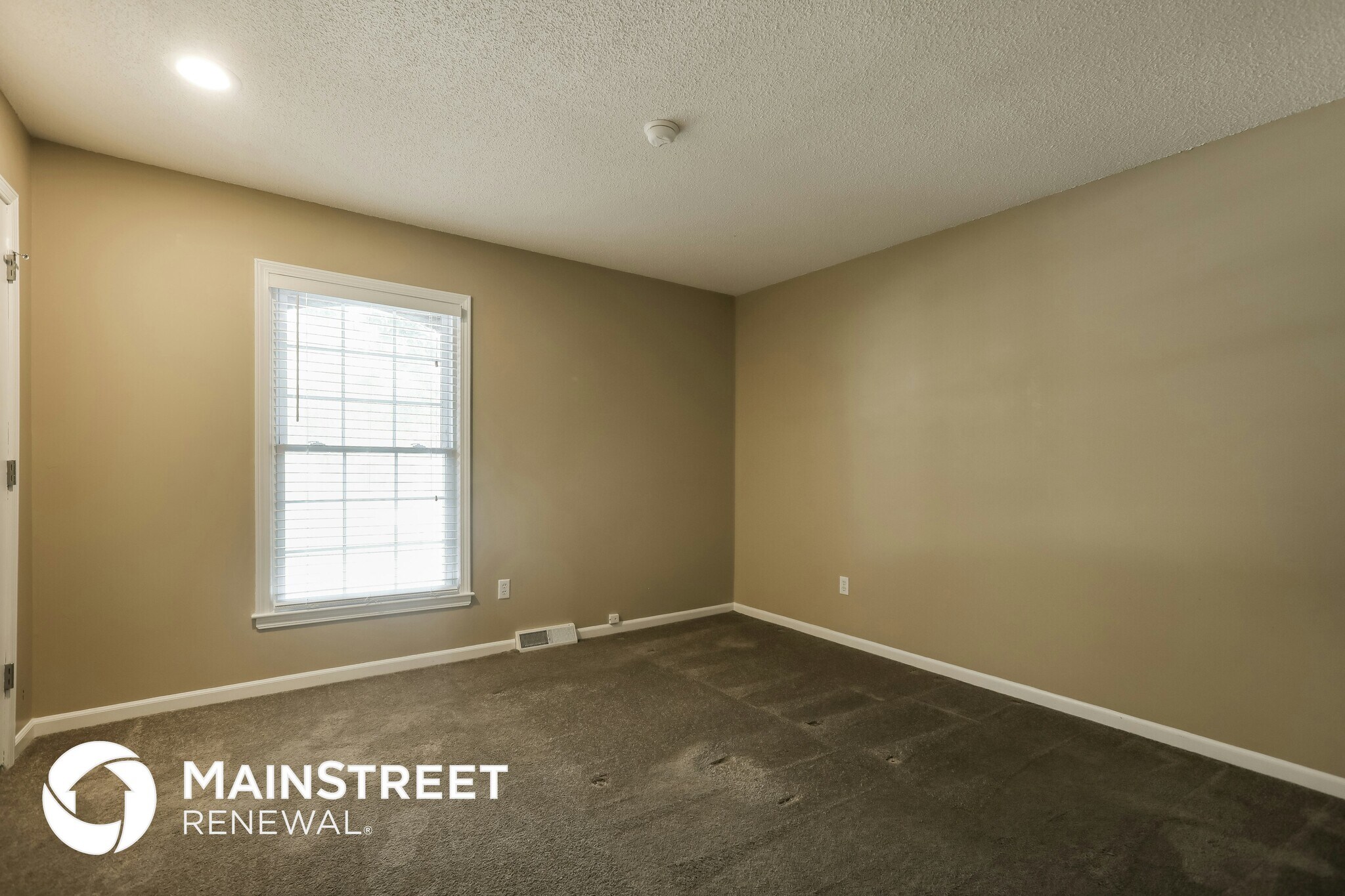 Building Photo - 404 Meadow Ln