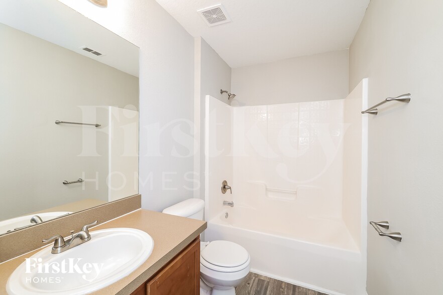 Building Photo - 984 Alsace Dr