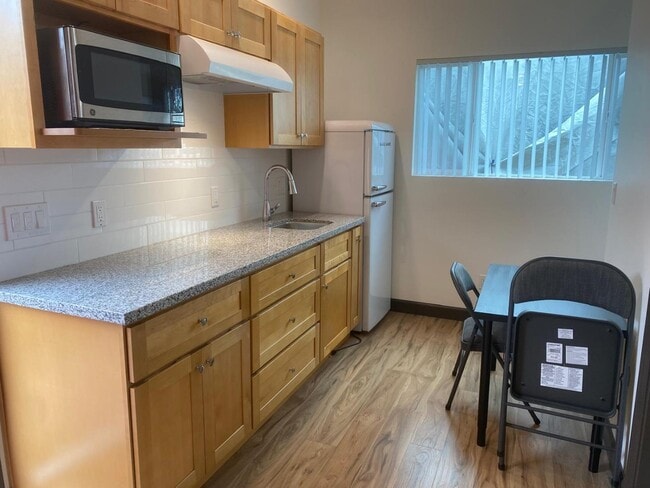 Building Photo - 1445 Revere Ave