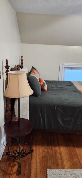 Building Photo - 1320 Cranston St