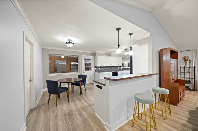 Building Photo - 10211 Cantertrot Dr