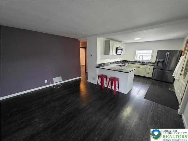 Building Photo - 327 N Lehigh Ave