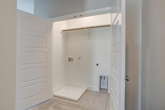 Building Photo - Beautiful Townhome in Gated Community