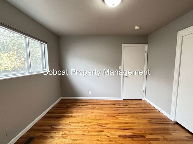 Building Photo - 708 Highland St