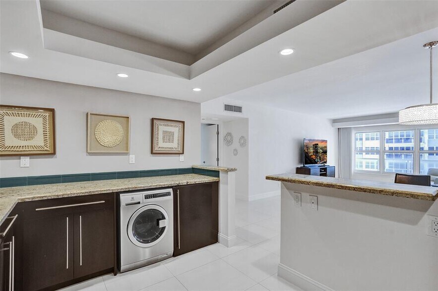 Building Photo - 3750 Galt Ocean Dr
