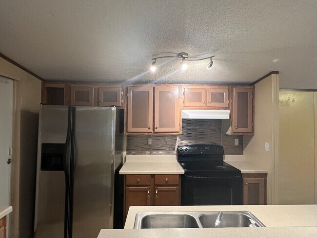 Building Photo - 3 Bedroom 2 Bath Mobile Home located in South Lake Charles