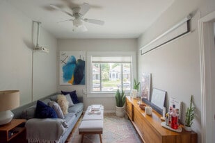 Building Photo - 812 W Russell Pl