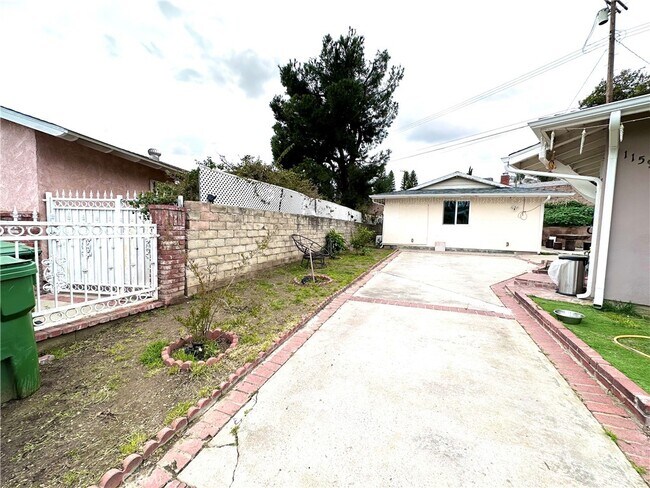 Building Photo - 11598 Cranston Ave