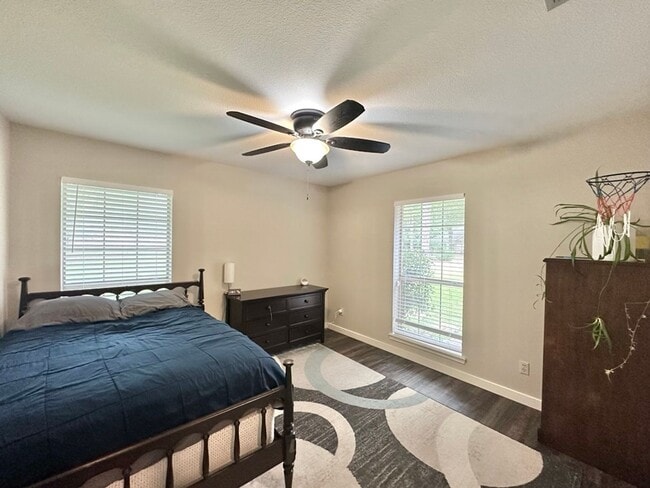 Building Photo - Updated 3-Bedroom 2.5 Bath Retreat in Whit...