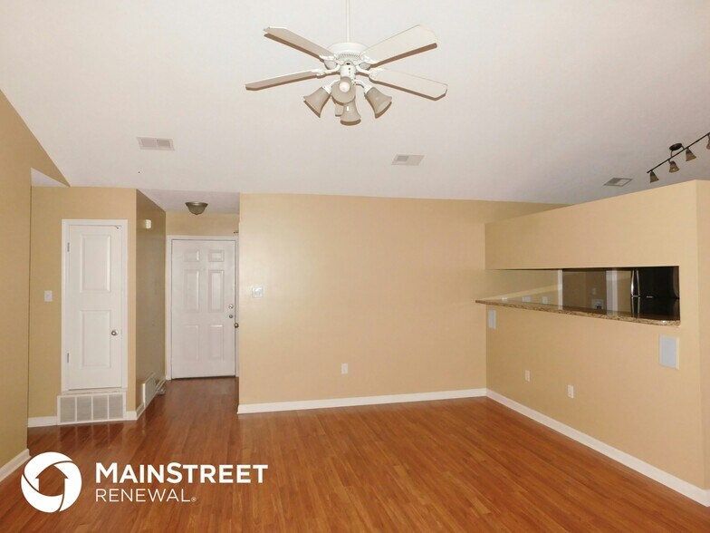 Building Photo - 1688 Sarah Ann Dr W