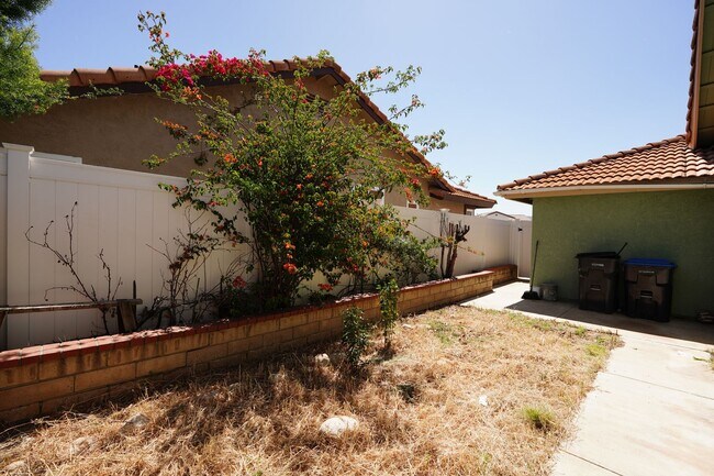 Building Photo - 26074 Bay Ave