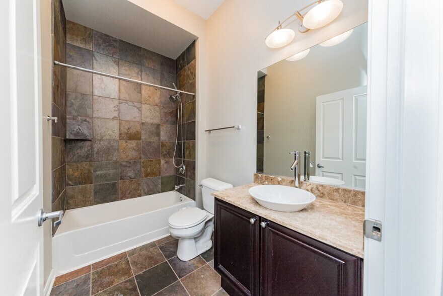 Building Photo - 1464 S MICHIGAN Ave