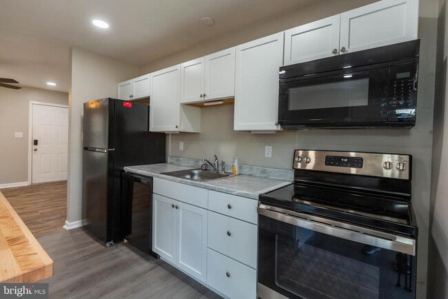 Building Photo - 462 Wild Rose Ln