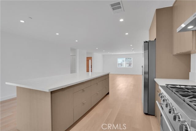 Building Photo - 18225 Chatsworth St