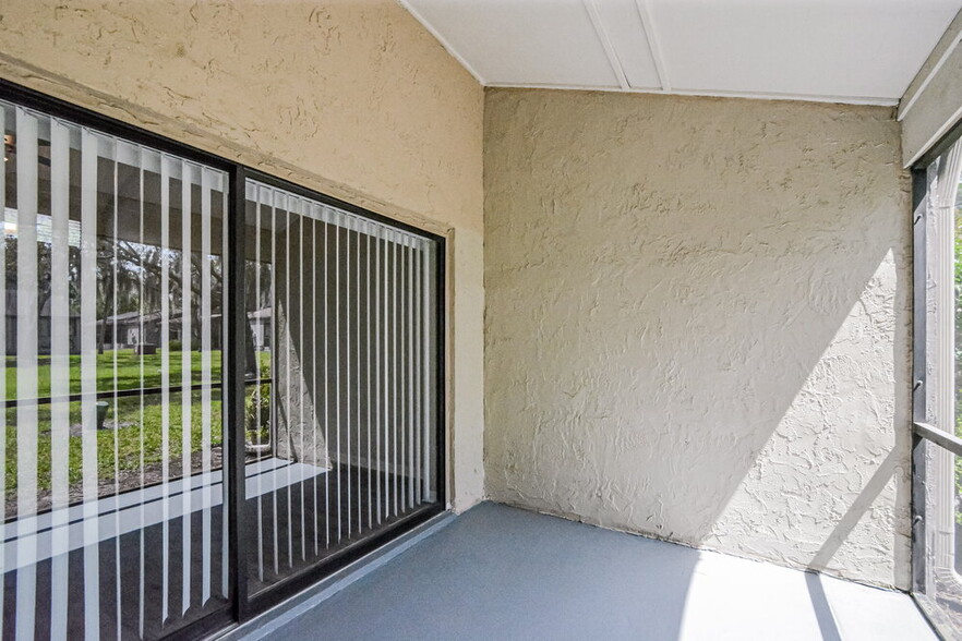Building Photo - 703 Drywood Ave
