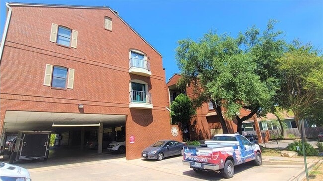 Building Photo - 106 E 30th St