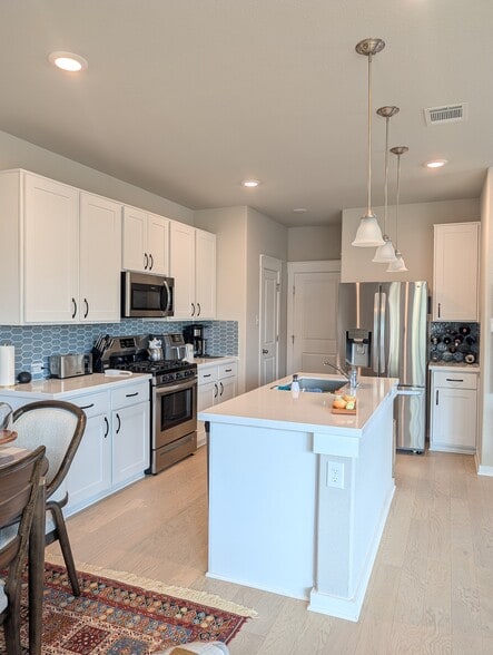 Building Photo - 2316 Calvert Dr