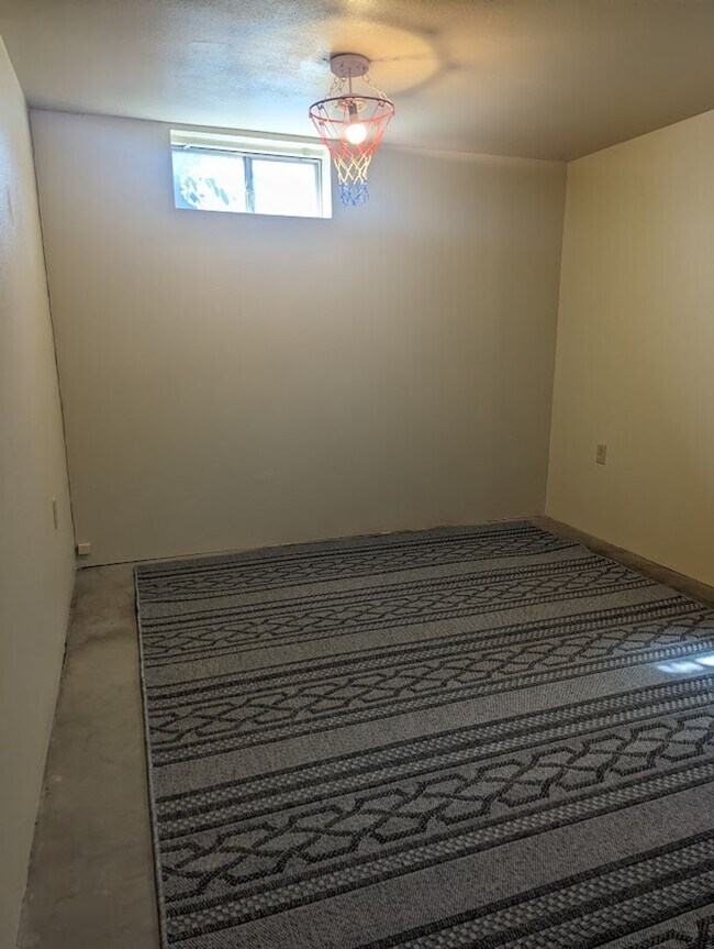 Building Photo - Spacious Clarkston 3 bed/2 Bath Pet-friendly House with Large Fenced Backyard