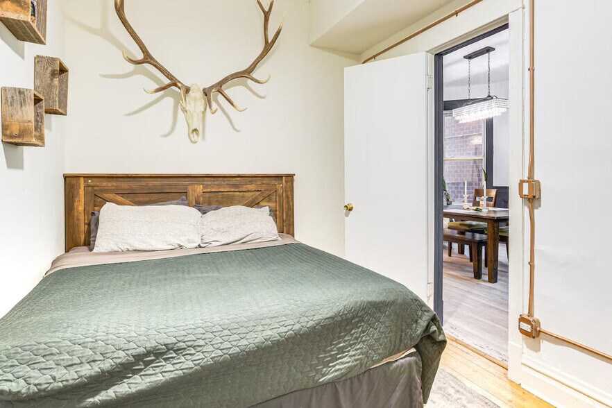 Building Photo - 3254 W Wabansia Ave