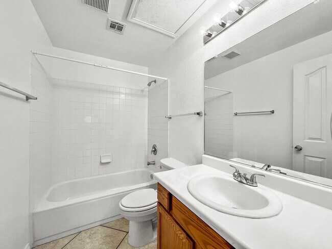 Building Photo - Comfortable 3-Bed, 2-Bath Home