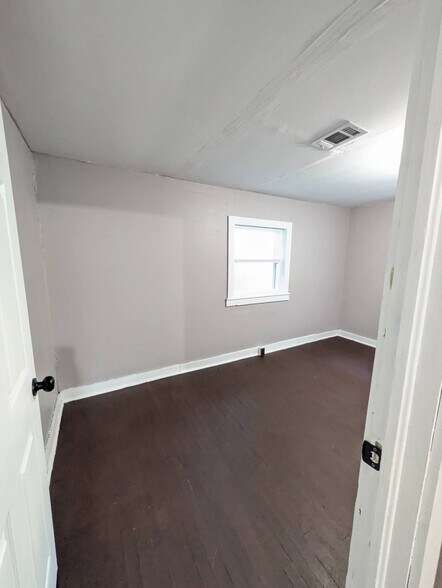 Building Photo - 435 Booth St