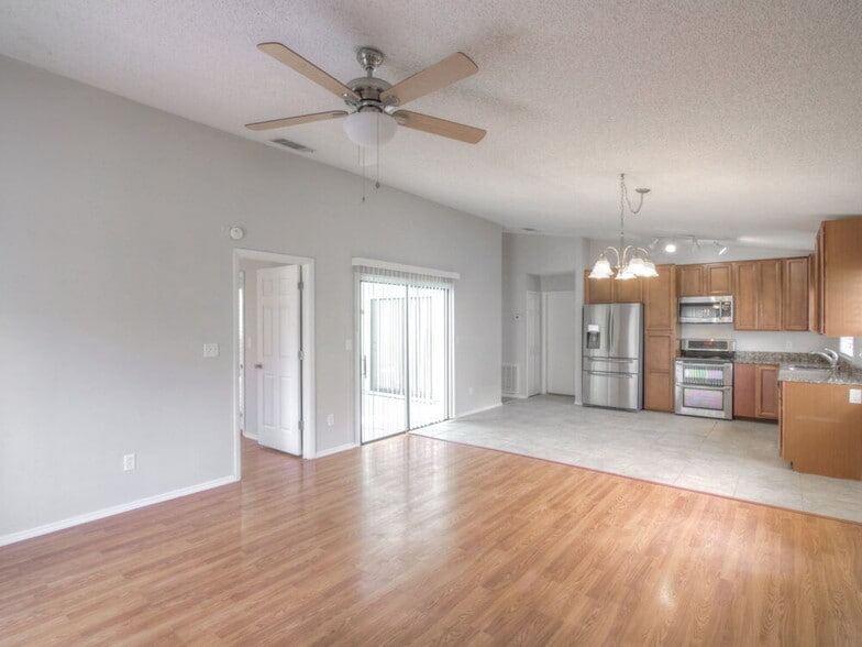 Building Photo - 1505 Cougar Ct