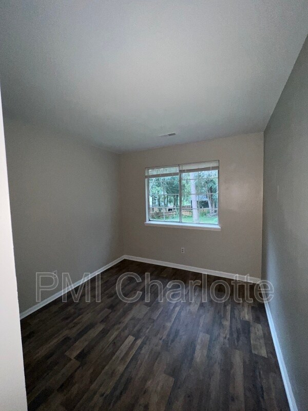 Building Photo - 9007 Vicksburg Rd